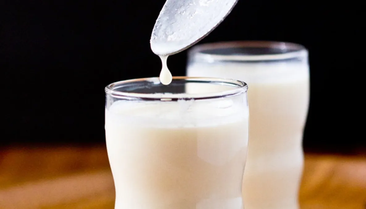 Sigur nu ştiai că poţi face asta: mască de faţă cu kefir, pentru ten uscat. E foarte eficientă!