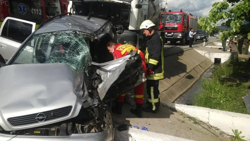 Accident cumplit, în urmă cu puţin timp! O femeie a murit chiar sub ochii fiicei ei 