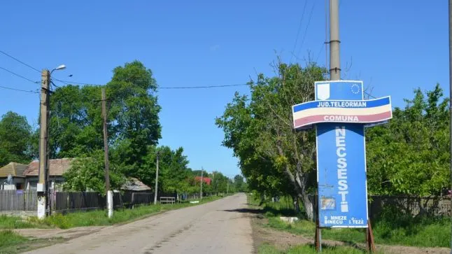 Cum decurge viaţa în cea mai săracă localitate din ţară: "Sunt beţivi şi puturoşi. De unde să aibă?"