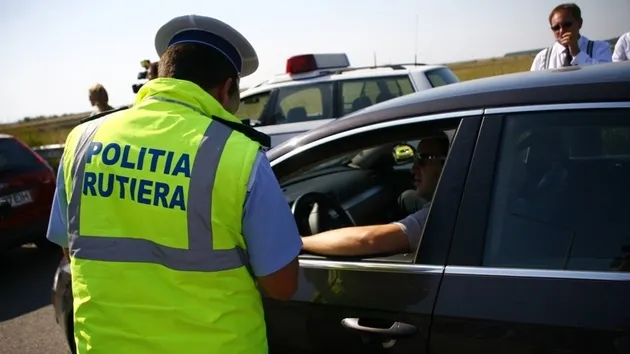 Oraşul care a rămas fără poliţişti rutieri, după ce toţi cei 7 agenţi au fost arestaţi preventiv 