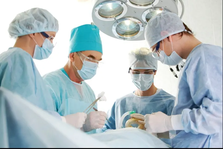 Au operat-o de apendicită. Când i-au deschis abdomenul au rămas stupefiați. Era intact și elastic!