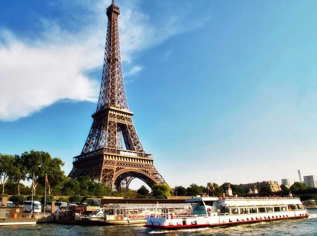 Cum arată apartamentul secret din Turnul Eiffel. Pentru cine a fost construit