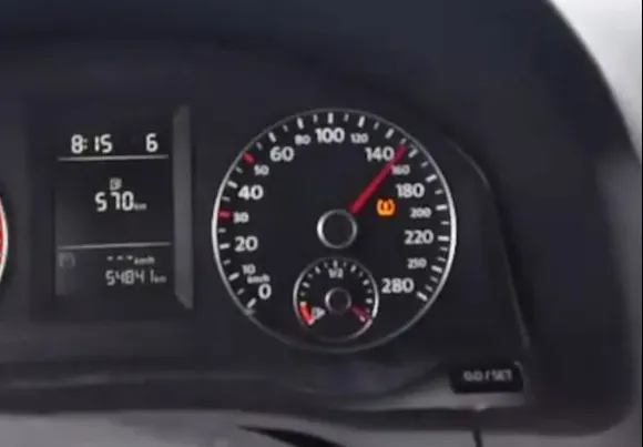 Un cântăreț român s-a filmat când ”gonea” cu 150 km/h pe autostradă