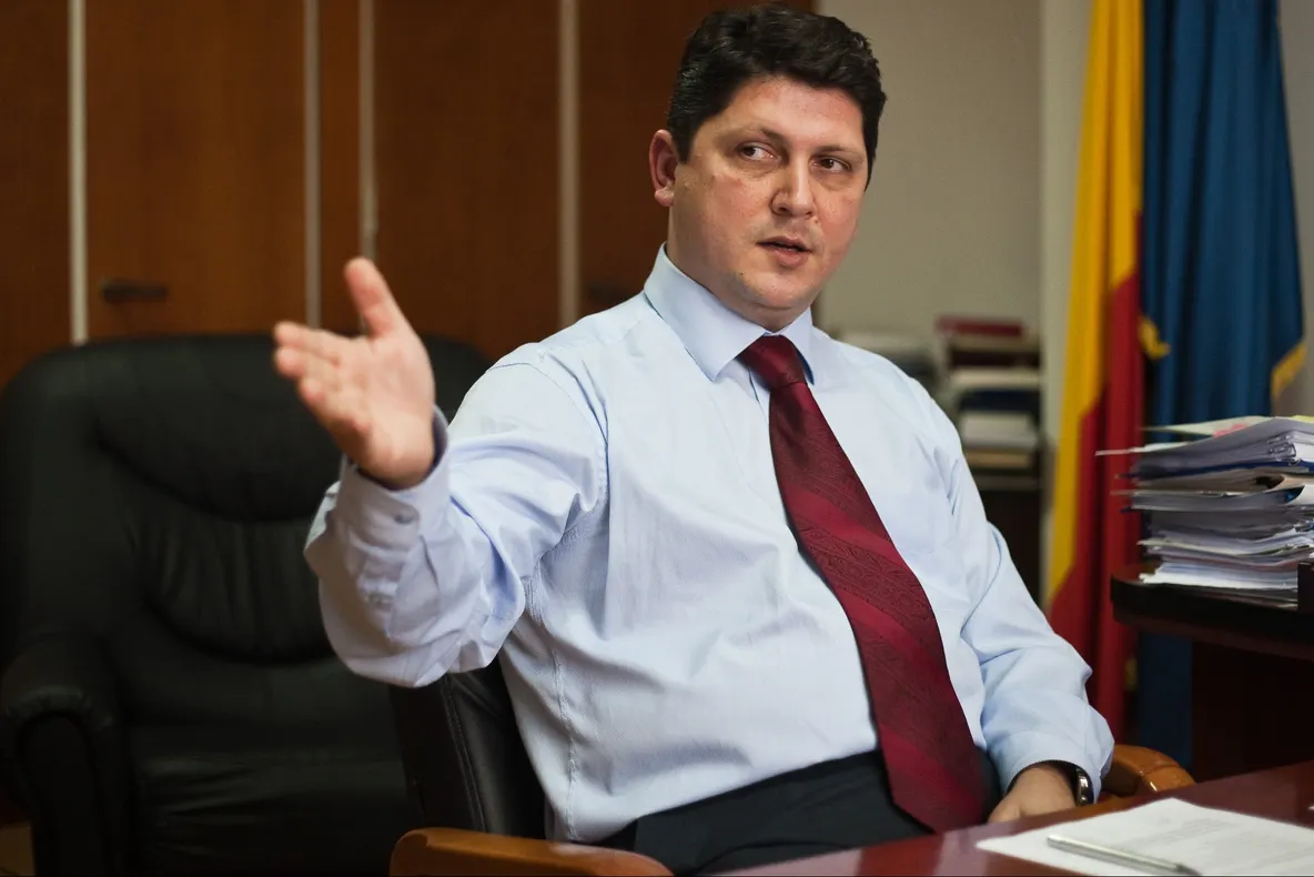 Frăţia cătuşelor se întoarce. Titus Corlăţean a scăpat de DNA. Nu poate fi urmărit penal