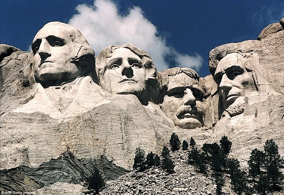 A escaladat până la camera secretă de pe Muntele Rushmore şi a găsit ceva ce schimbă lumea