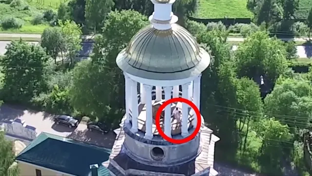 Doi tineri din Rusia, filmați cum fac SEX în clopotnița unei biserici! Imaginile, surprinse de dronă