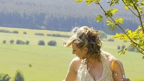 Cum s-a îmbrăcat o tânără la propria nuntă. Familia mirelui i-a cerut să se schimbe