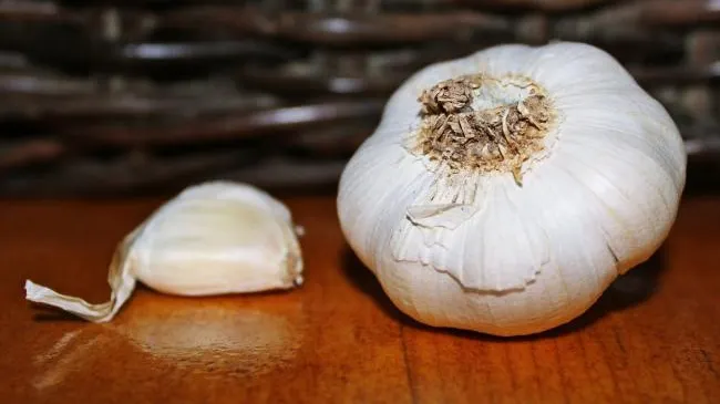 ATENŢIE. Usturoiul importat din China este plin de chimicale. Cum ne dăm seama de acest lucru