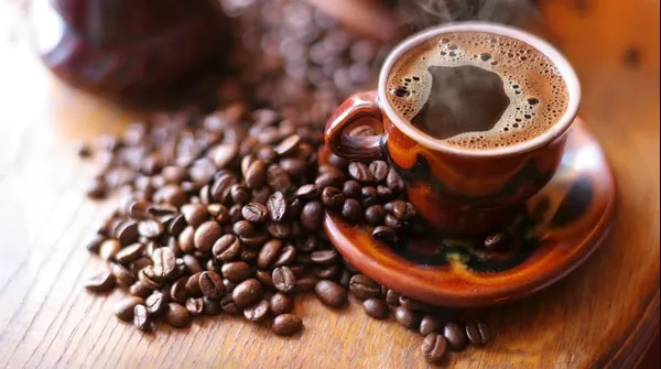 A slăbit 18 kg rapid! Ce şi-a pus în cafea în fiecare dimineaţă. E incredibil!