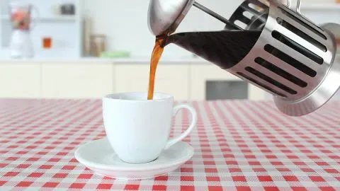 3 greșeli pe care sigur le faci când prepari cafea. Renunță la ele imediat