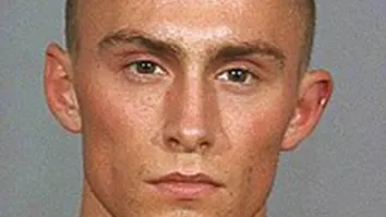 Când a fost arestat prima dată, avea chip de fotomodel. După 14 ani, a ajuns UN MONSTRU! Motivul? 