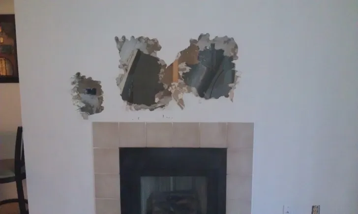 A auzit zgomote ciudate din perete. A spart zidul şi a RĂMAS ÎNGROZIT de ce a găsit