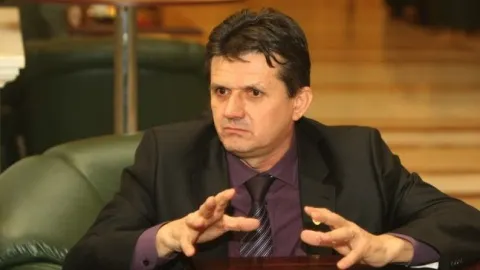 Ceartă şi bătaie între doi senatori UNPR: "Vine domnul coleg şi mă omoară, să mă ia la bătaie!"