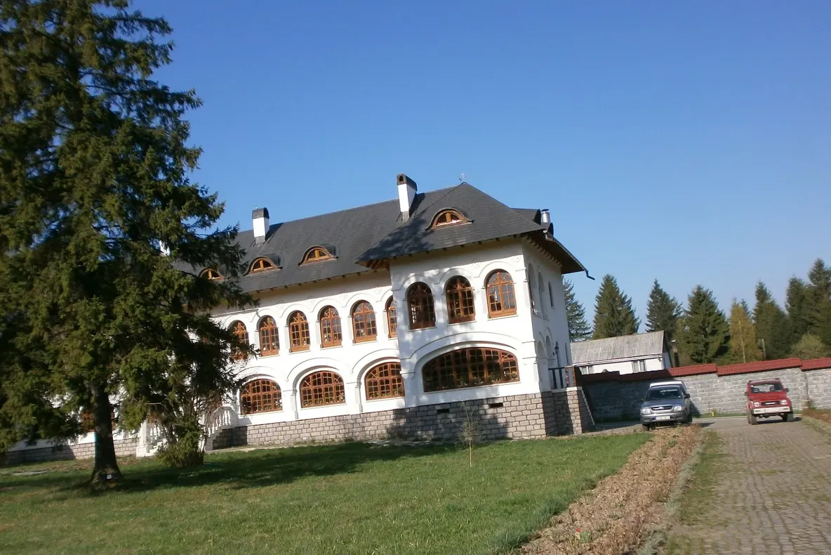 Singurul loc din Romania unde femeile nu au voie sa puna piciorul