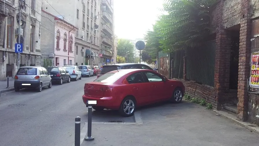 Codul Rutier se modifică. Anunț bombă despre mașinile parcate pe trotuar 