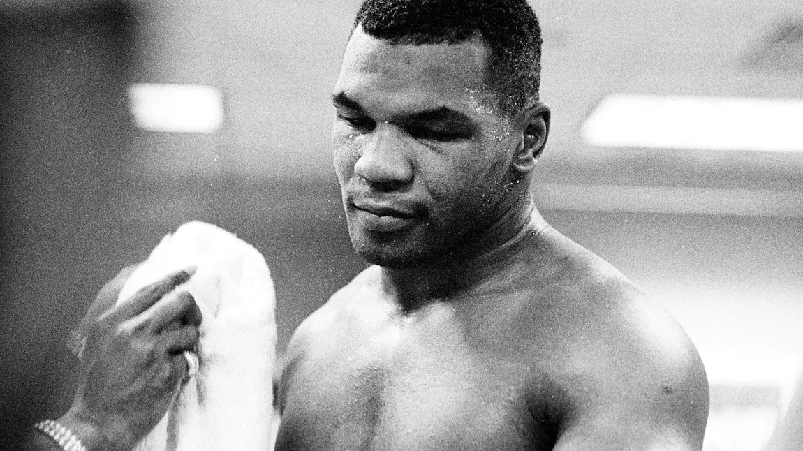 Mike Tyson împlinește 50 de ani. IMAGINI inedite de la debutul lui "Iron Mike" în ring!