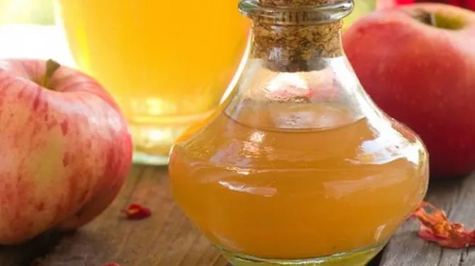 Motive pentru care oţetul din cidru de mere e cel mai bun remediu natural