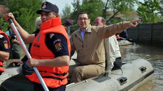Suciu:Premierul consideră că nu e cazul să se plimbe cu barca la inundaţii ca să-şi arate implicarea
