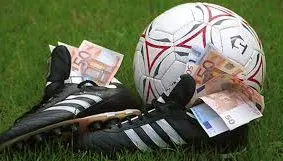 Fenomen ciudat în fotbal: o echipă de tradiţie a promovat din liga a III-a direct în prima divizie
