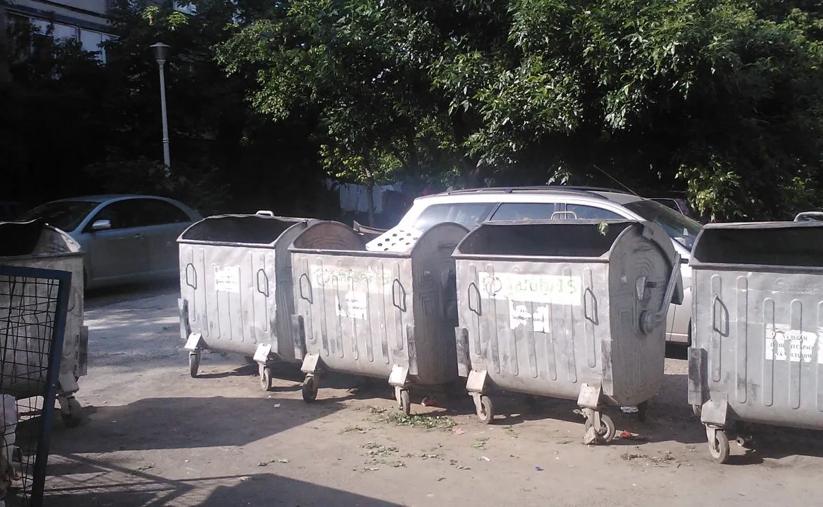Căuta în gunoi sticle de plastic, dar a găsit ceva de neînchipuit: "M-a luat tremuratul"