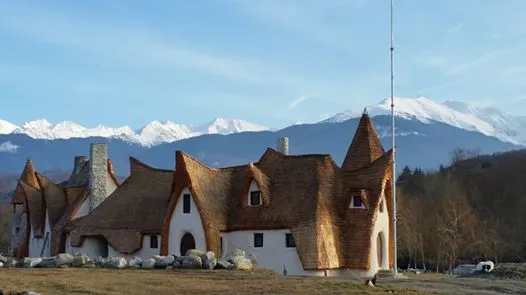Un castel din România face furori în Occident. Este inspirat din Stăpânul Inelelor