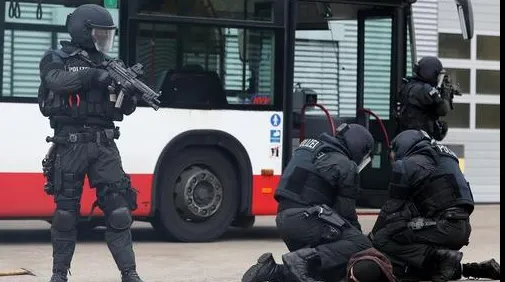 Germania, sub tensiune: Forțele speciale au reținut un refugiat cu o armă