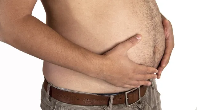 Cât sunt de buni la pat bărbații cu burtă? Oamenii de ştiinţă au dat răspunsul