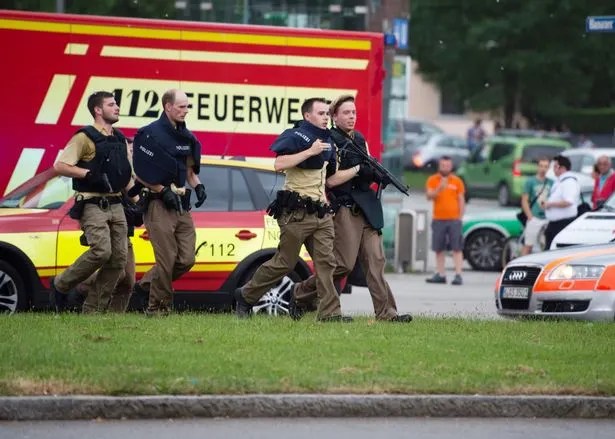 Munchen, sub teroare. Primele imagini cu oamenii care fug PANICAȚI de la fața locului