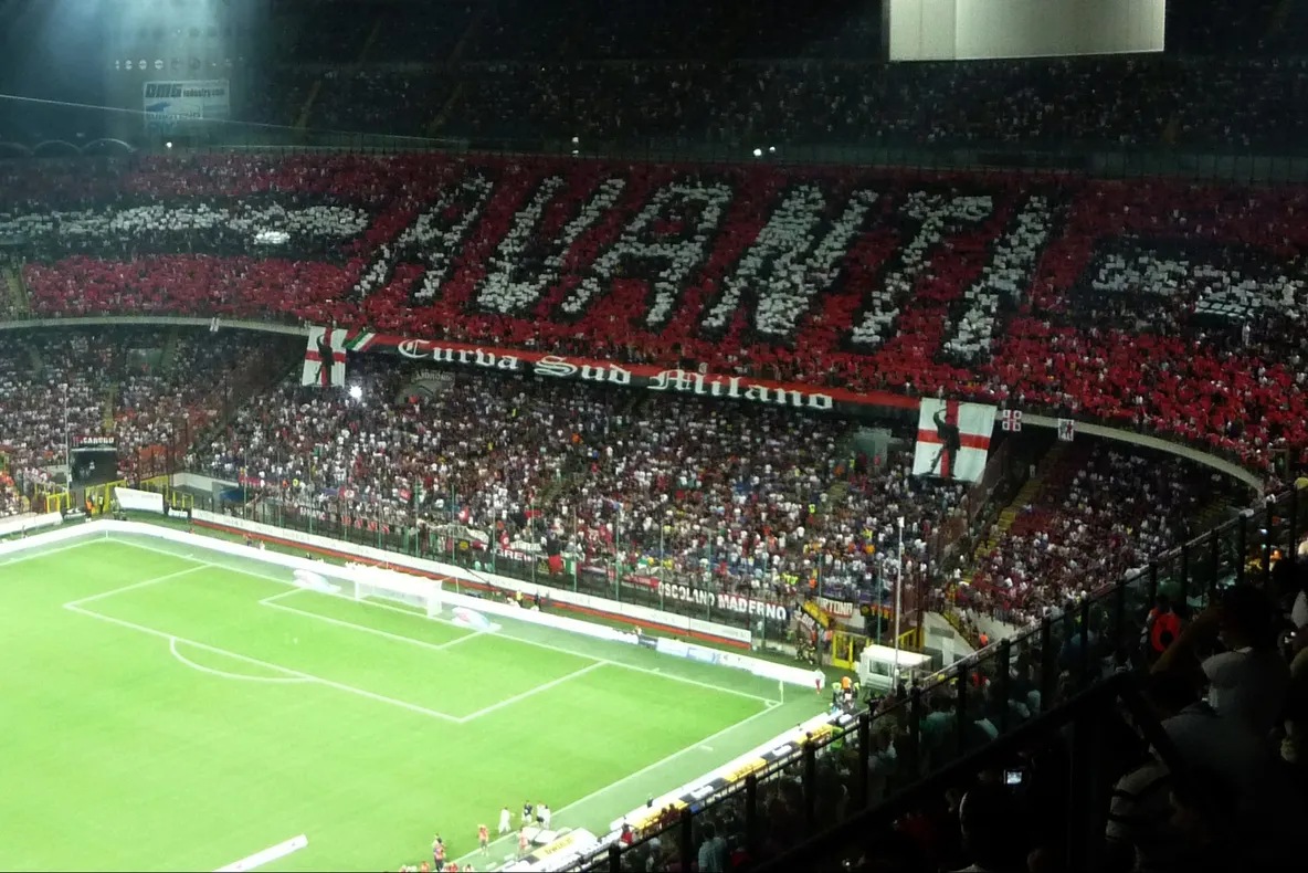 AC MILAN nu mai aparţine lui Berlusconi. Clubul a fost vândut unui grup de investitori chinezi 