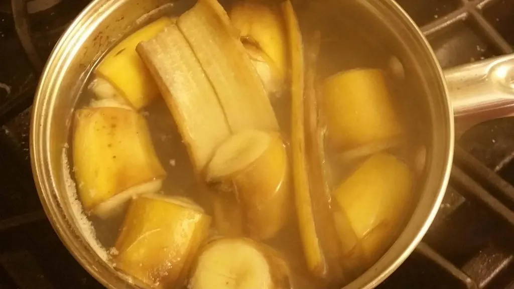 A fiert o banană într-o oală cu apă, apoi a băut zeama. Rezultatul, incredibil!