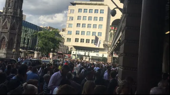 Alertă la Londra. Stație de metrou EVACUATĂ, după ce a fost găsit un pachet suspect