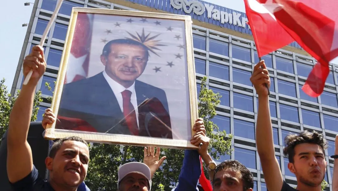 Miting pro-Erdogan în Istanbul: 1.000 de oameni cer în stradă MOARTEA puciștilor