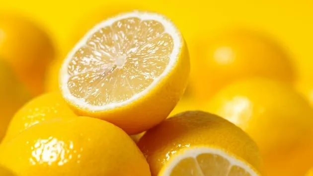 Cea mai rapidă cură de slăbire: dieta cu lămâi. Cum să slăbeşti un kilogram pe zi