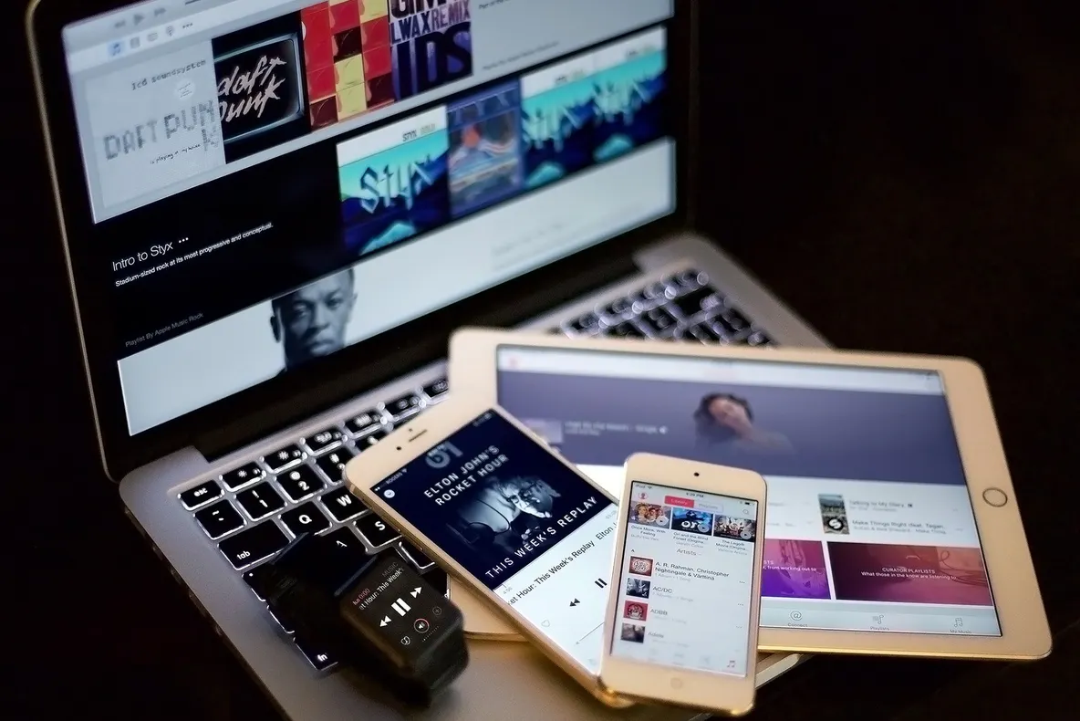 eMAG – Care sunt cele mai vandute produse Apple: iPhone, iPad, iPod sau MacBook?