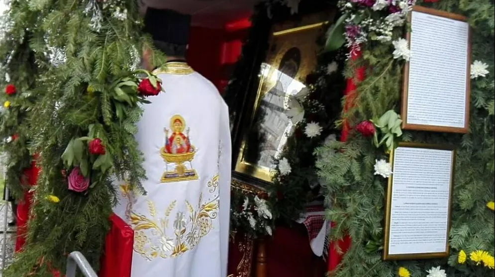 Aproape 2.000 de oameni la Biserica Sfântul Pantelimon din Capitală. Circulația auto, blocată