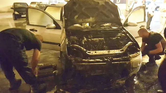 O maşină a luat foc în parcarea subterană a unui centru comercial din Timişoara - FOTO