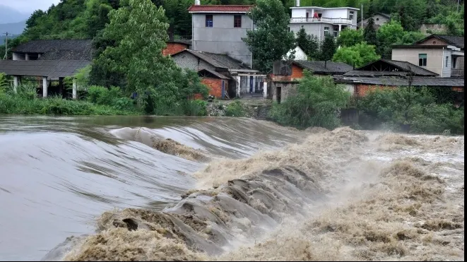 Cel puțin 15 persoane au fost ucise în urma inundațiilor din India
