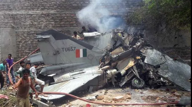 Accident înfiorător: Un avion a lovit un bloc