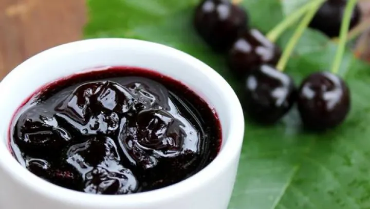 RETETĂ. Aşa prepari cea mai delicioasă dulceaţă de cireşe amare