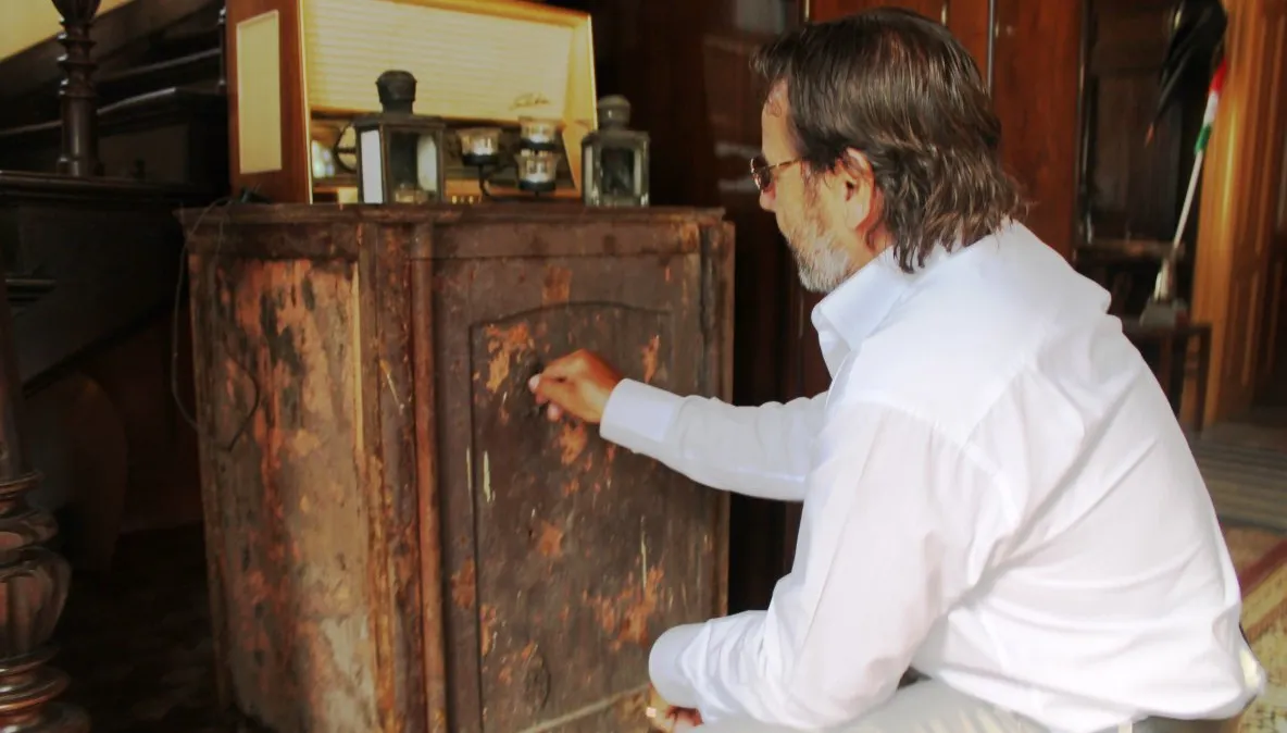 MISTER în jurul unui SEIF antic, din casa unui arădean: "Nimeni nu ştie ce conţine!"