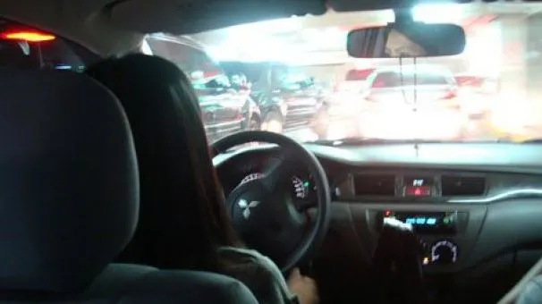 Caz extrem de violenţă în familie. Ce i-a făcut un bărbat din Botoşani soţiei, în timp ce ea şofa