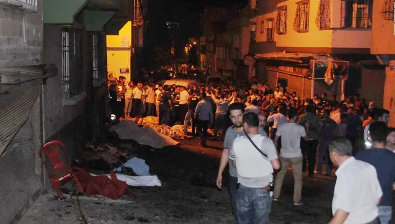 Turcia promite răzbunare după atacul terorist sângeros de la o nuntă. "Curăţăm graniţele de ISIS"