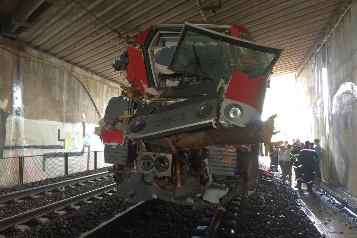 Accident feroviar în Franţa. 60 de persoane au fost rănite. FOTO