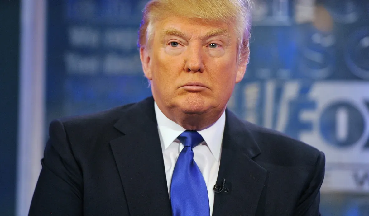 Alegeri SUA. Trump sugerează că doar apărătorii dreptului de a deține arme o pot opri pe Clinton