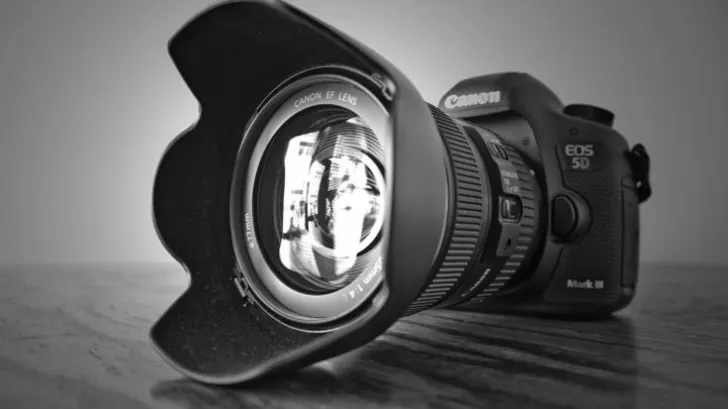 eMAG – Aparatele foto DSLR au reduceri importante