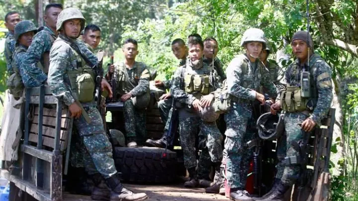 Confruntări militare în Filipine. Jihadiştii afiliaţi Statului Islamic au ucis 12 militari