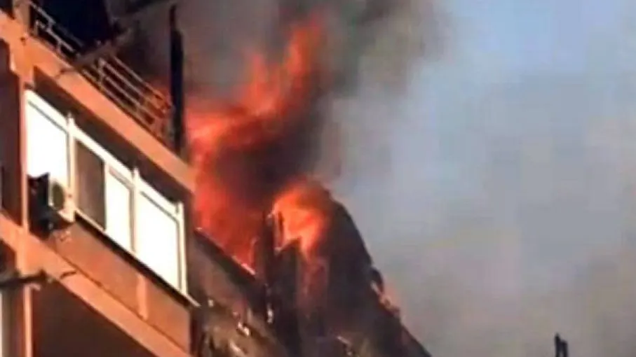 Explozie într-un bloc din Bucureşti. Trei persoane au fost rănite: un rănit, transferat la Sofia