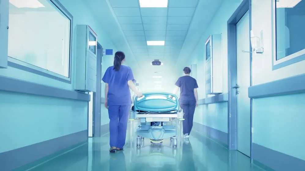 S-a dus la spital cu dureri puternice, iar medicii au rămas şocaţi! Ce au găsit în burta pacientului