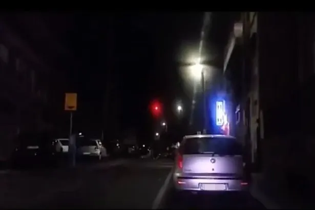 Un obiect zburător bizar se mișcă în zig-zag pe cer. ”Pare OZN”. Imagini incredibile