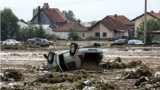 Dezastru în Macedonia: 21 de morţi, după furtunile violente din Skopje. Luni, doliu naţional